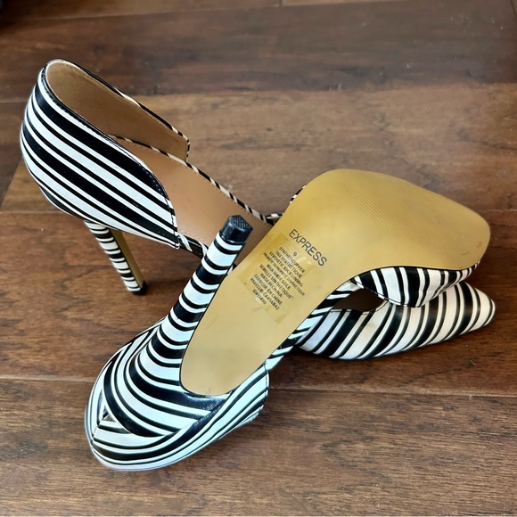 Express Heels - Picture 6 of 6